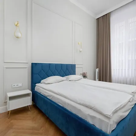 Elegant In A Prime Location Near The Market Square By Renters Διαμέρισμα *