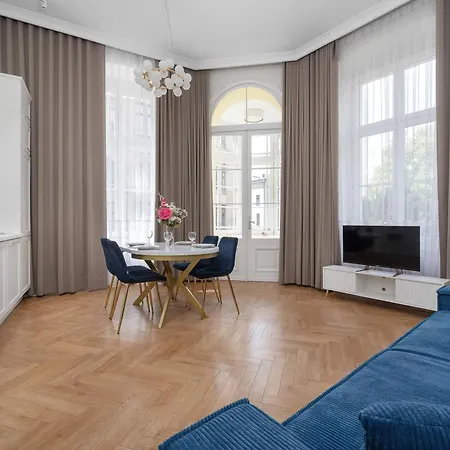 Διαμέρισμα Elegant In A Prime Location Near The Market Square By Renters