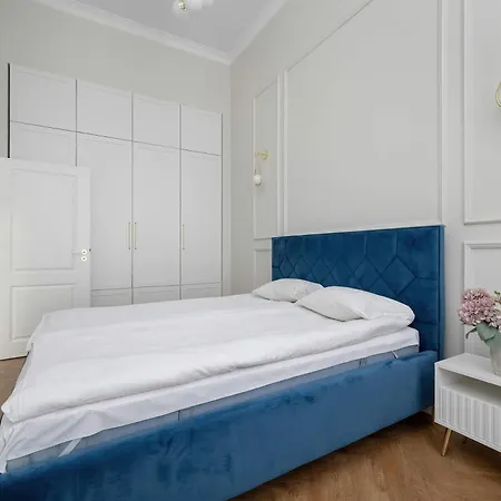 Elegant In A Prime Location Near The Market Square By Renters * Βρότσλαβ