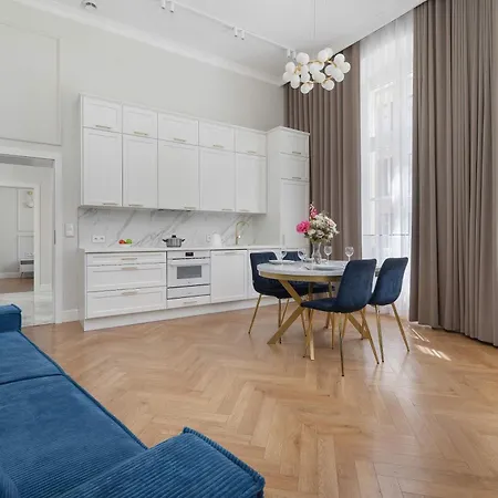 Διαμέρισμα Elegant In A Prime Location Near The Market Square By Renters *