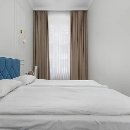 Elegant In A Prime Location Near The Market Square By Renters Διαμέρισμα