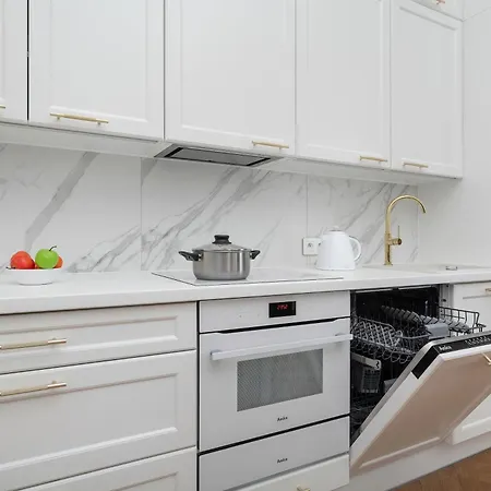 Elegant In A Prime Location Near The Market Square By Renters * Βρότσλαβ