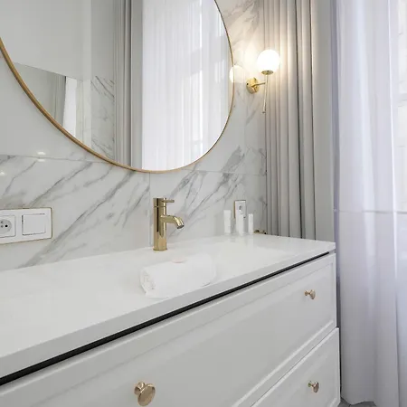 Elegant In A Prime Location Near The Market Square By Renters Διαμέρισμα