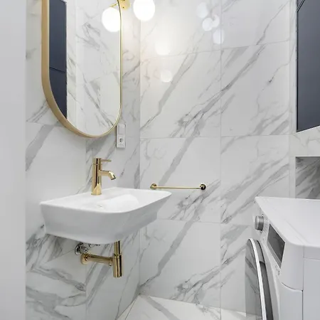 Elegant In A Prime Location Near The Market Square By Renters * Βρότσλαβ