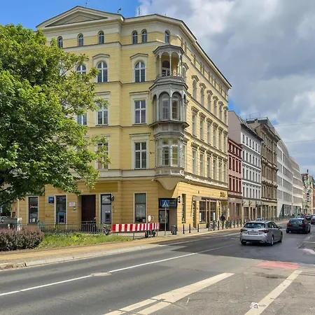 Elegant In A Prime Location Near The Market Square By Renters Βρότσλαβ