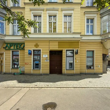 Elegant In A Prime Location Near The Market Square By Renters Διαμέρισμα *